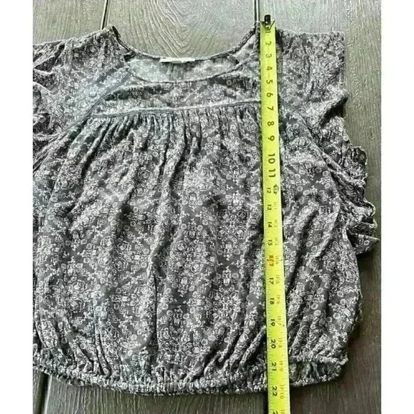 American Eagle Cropped Floral Damask Flutter Sleeve Blouse Top Size Large Blue - Picture 3 of 8